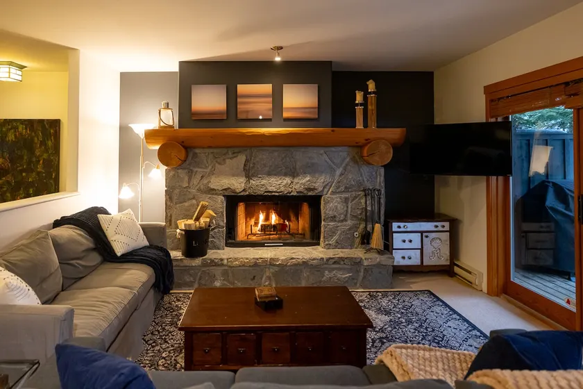 Family-Friendly 3BRM:Wood Fire, Hot Tub-Sleeps 8! - Image 1