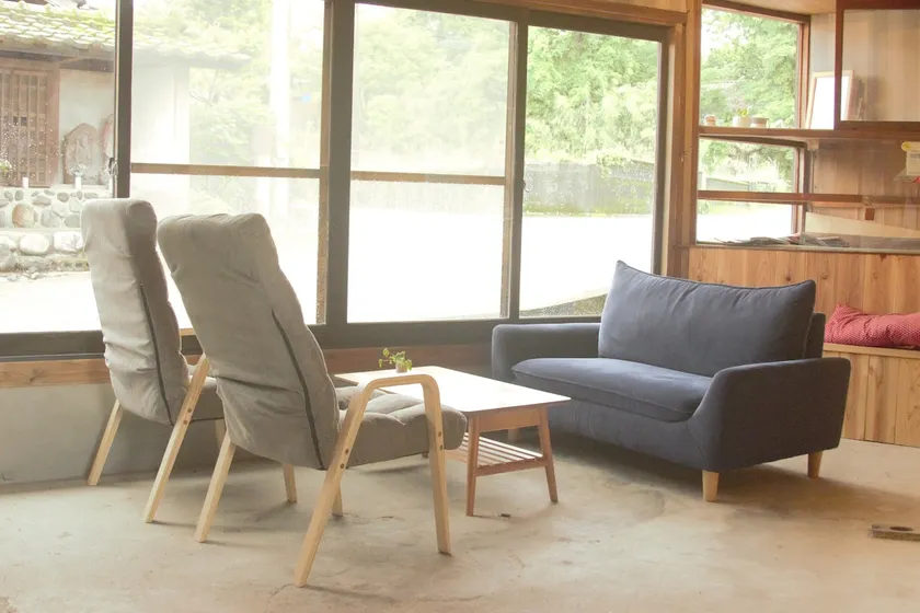 <Entire house> 3 bedrooms & living room, fire pit & BBQ, glamping, kitchen, WiFi, parking - Image 1