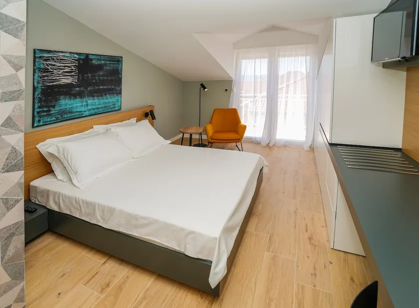 Sea View • Walk to Beach • Near Split Free Parking - Image 1