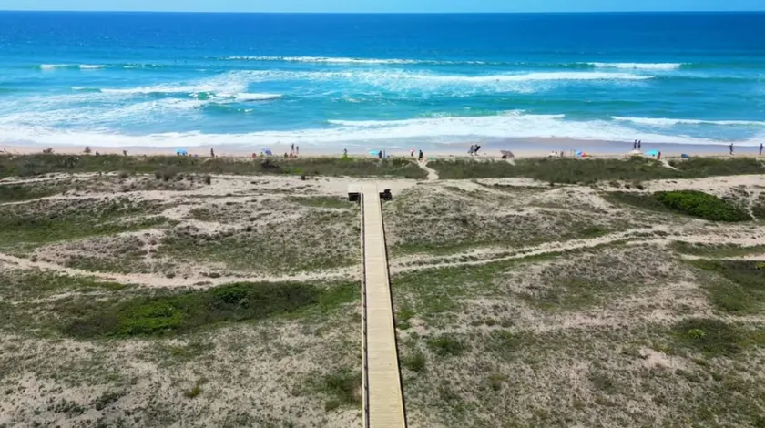 Apartment with Linda Walkway Direct to the Beach - Image 1