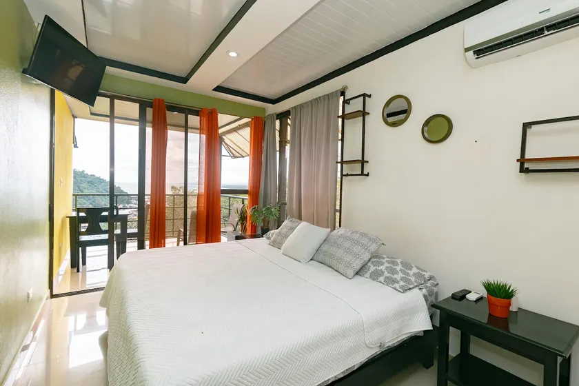 Deluxe Sea View Suite - Image 1