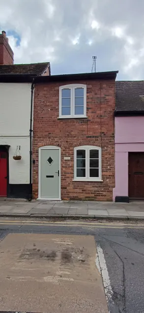 Ludlow centre, period town cottage with pet friendly garden & free parking - Image 1