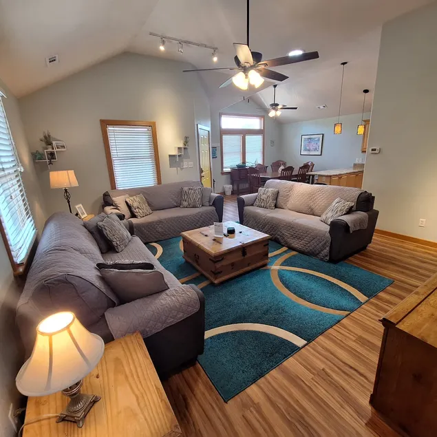 Calypso's Cove - Dog Friendly, Fenced Yard - Image 1