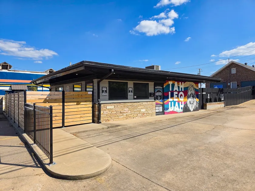 Downtown Tahlequah! Amazing Patio, Walkable to Restaurants/Bars, Wi-Fi + - Image 1
