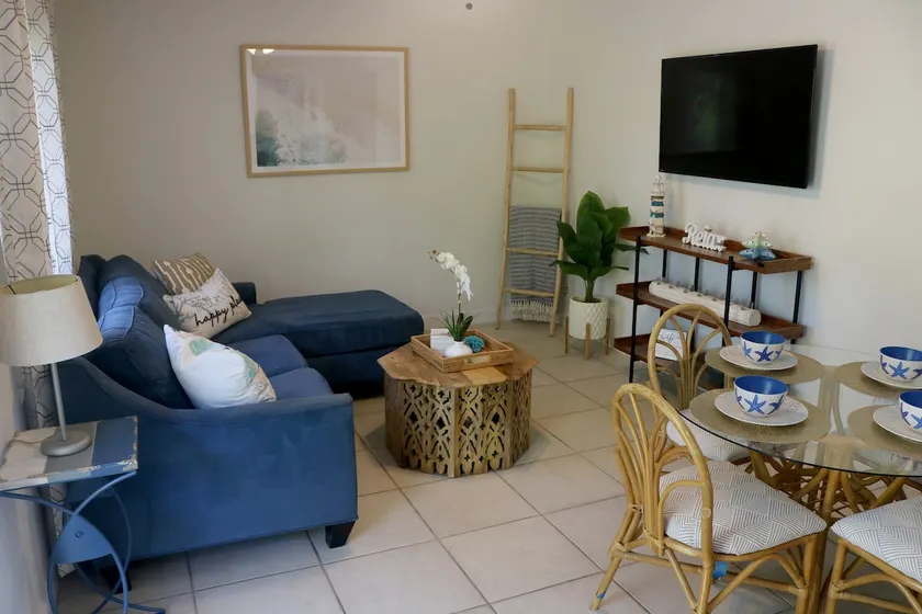 Great Location Luxus 4 BR / 2 BA Beach House, Whirlpool - Image 1