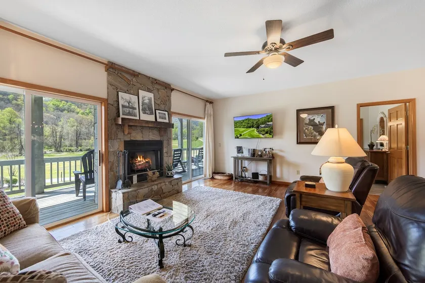 Luxury Condo in Gated Mountain Resort - Image 1