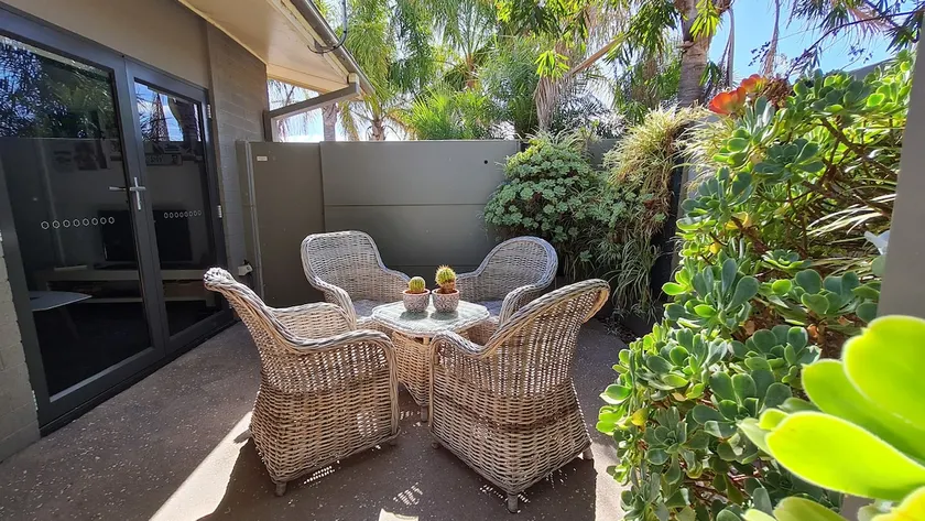 The Good Life - Two Bedroom Garden Apartment - Image 1