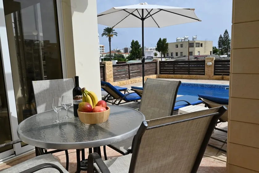 Bella - 2 bed villa, pool and Free automatic car - Image 1