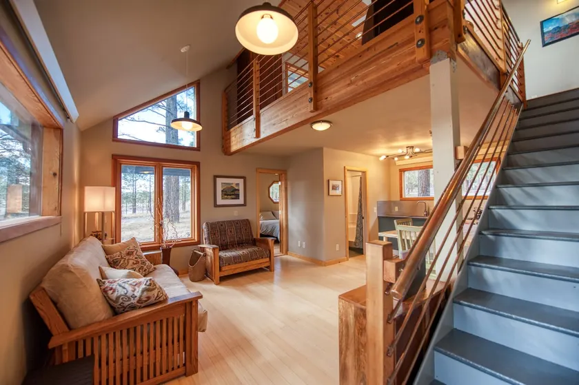 Best Flagstaff Location – Charming Guest Cottage - Image 1
