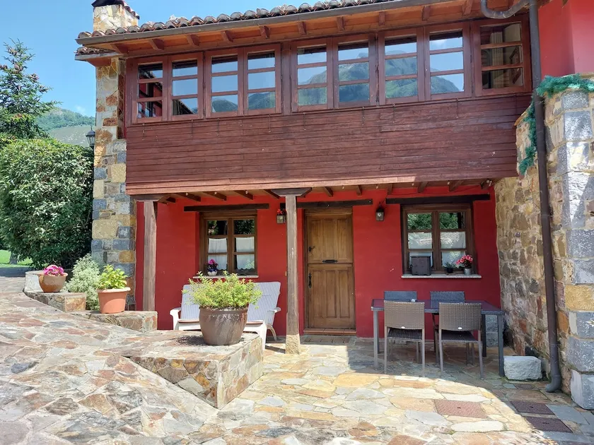 Casa La Vega, fireplace, whirlpool. Senda del Oso - Image 1