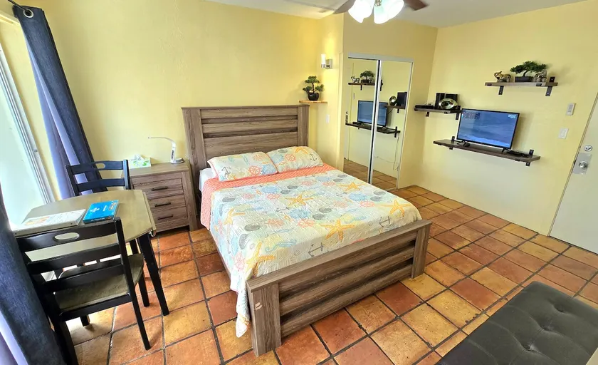Ocean View, Full Kitchen, Amazing Location! - Image 1