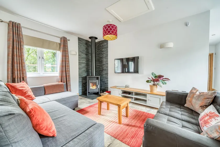 Luxury Cottage in New Forest Perfect for Family and Friends - Image 1