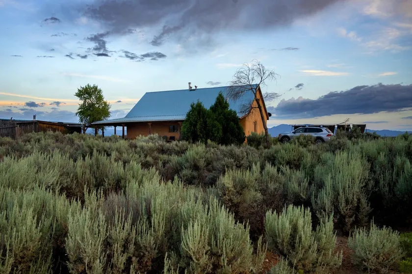 Private Taos Home-Special Rates- Beautiful Views - Image 1