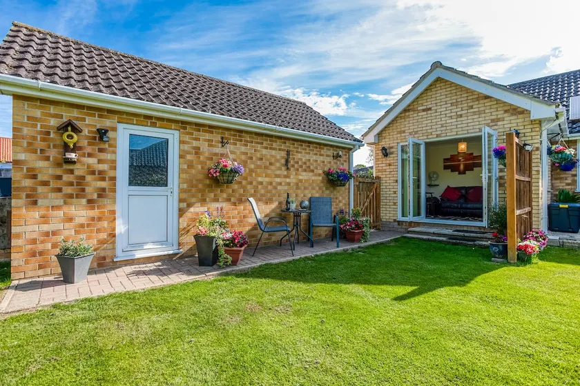 The Nest - Perfect coastal bolthole in Mundesley, Crabpot Cottages, Sheringham - Image 1