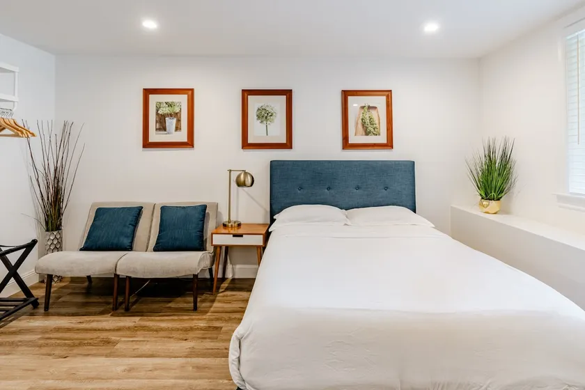 Stylish Modern Getaway, Biz Friendly - Image 1