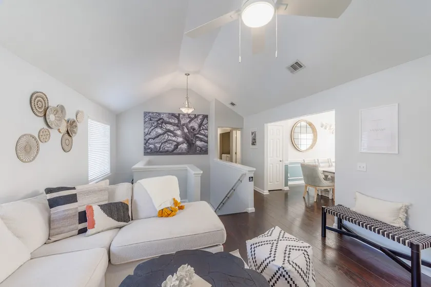 Newly Renovated! Near Downtown AND Beach - Image 1