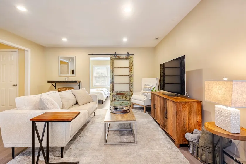 One Bedroom upstairs apartment, Main street. - Image 1