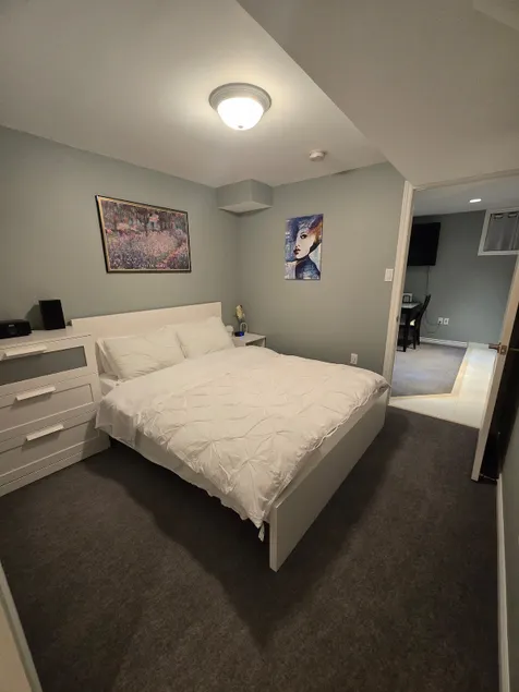 Yvonne's Retreat: Beautiful Private Basement Oasis - Image 1