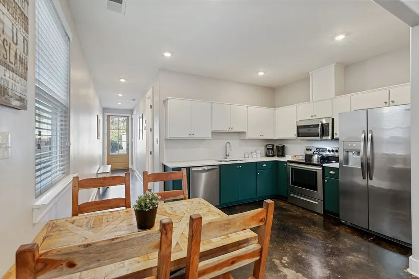 ⭐️ 4 BEDROOM in 💙 of COOPER YOUNG ⭐️ - Image 1