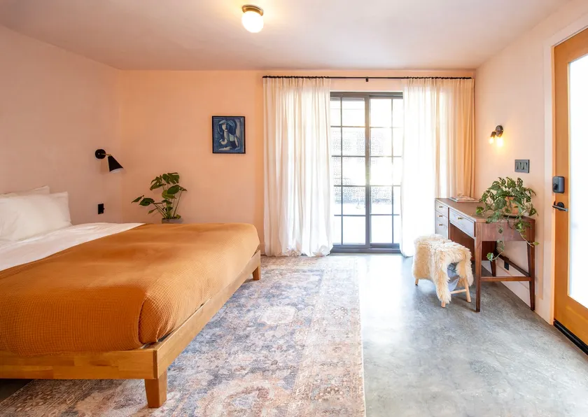 Private Suite & Entrance. No Shared Space. - Image 1