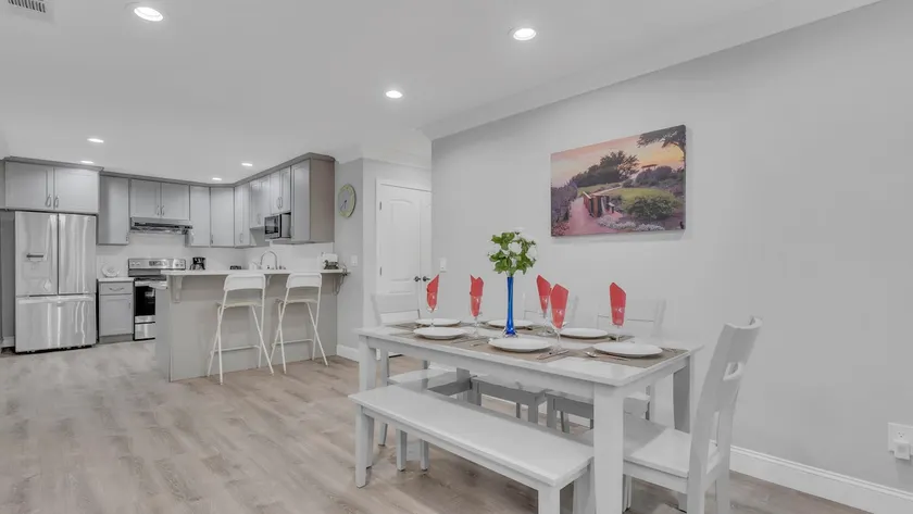 Newly Remodeled House 5 Beds, 3BR/2BA with Yard - Image 1