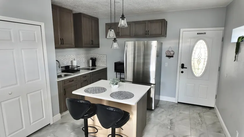 Quiet APT 1BR Retreat w/ Private Entry & Parking - Image 1