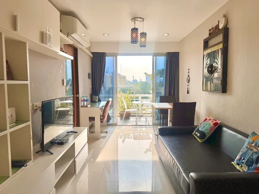 70 sqm_Comfortable 2-Bedroom_Near Key Attractions - Image 1