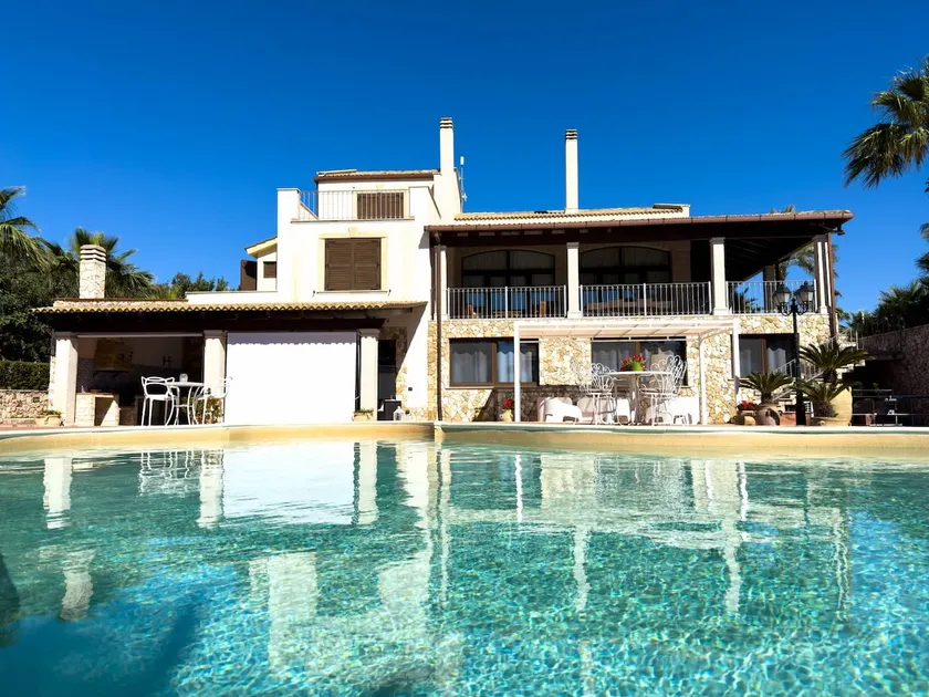 VILLA EGADI MIT POOL UND TENNISPLATZ - Image 1