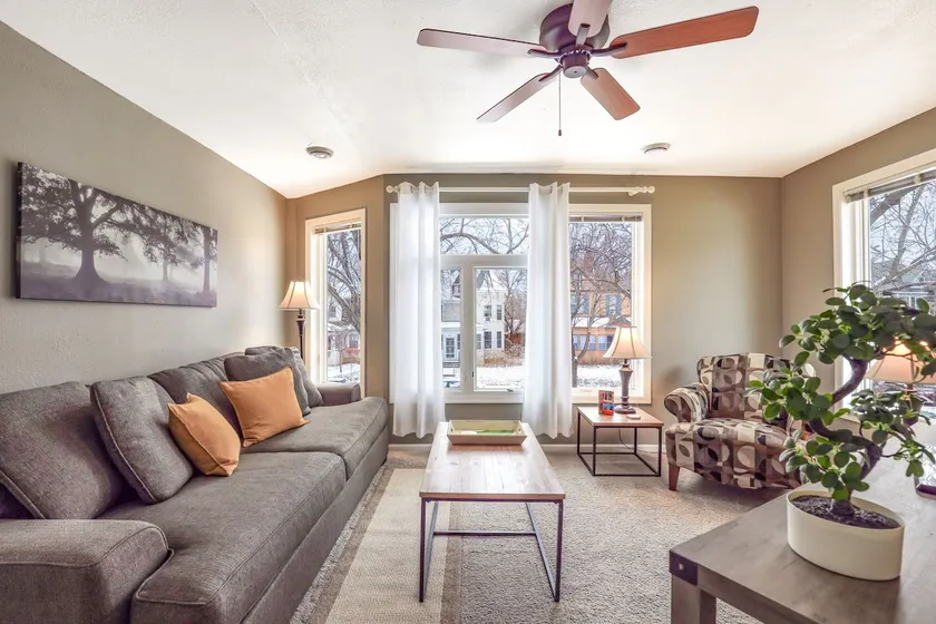 2-bedroom half block from Green Line Light Rail - Image 1