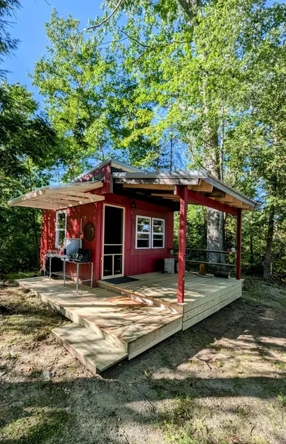 Little Red Cabin on 1/2 Mile Waterfront - Image 1