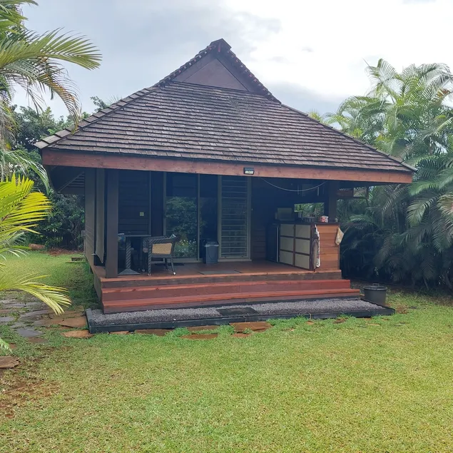 Tropical garden bungalow with pool - Image 1