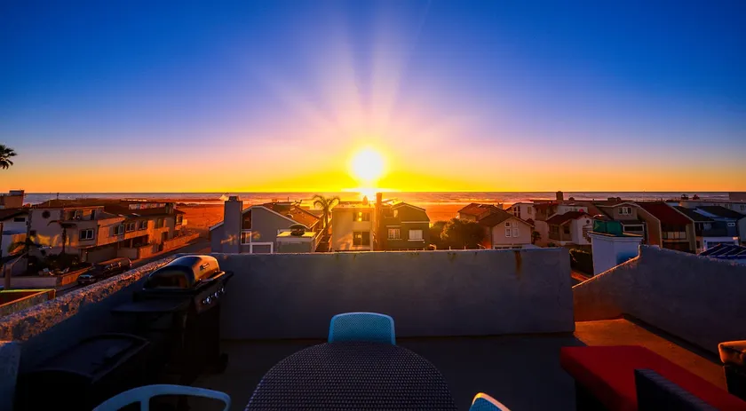 Beach house with Postcard worthy views - Image 1