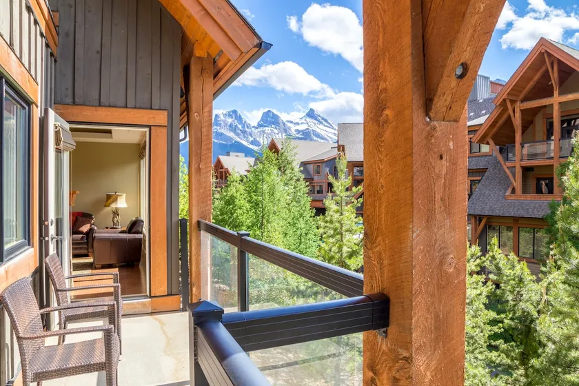 Mountain Views - Luxury Condo in Canmore - Image 1