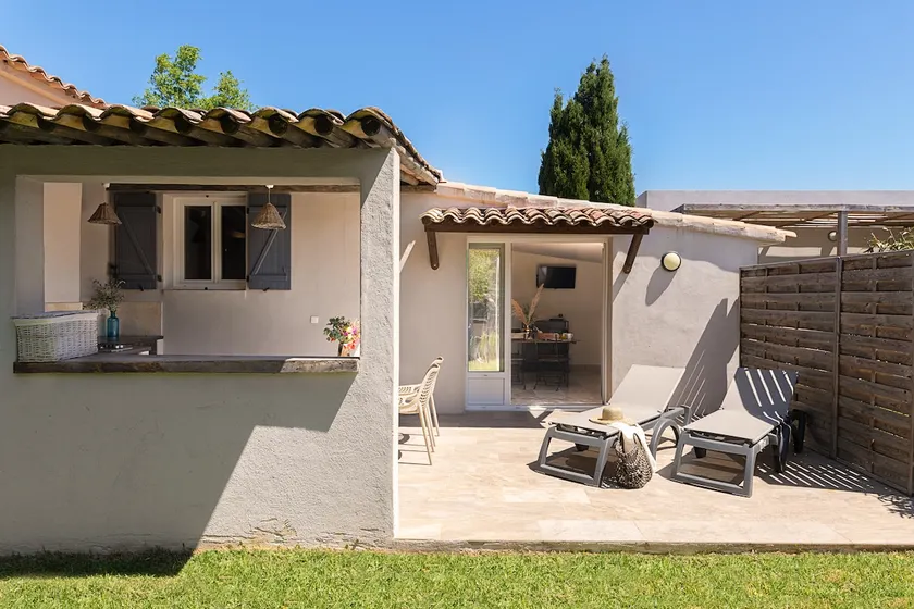 Charming Porto-Vecchio accommodation near the beaches - Image 1