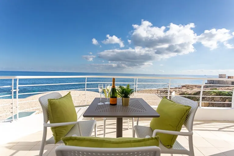 3 Bedroom with use of two pools at Waters Edge! - Image 1