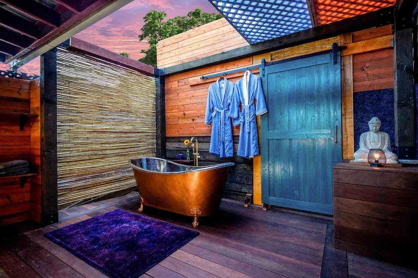 Hidden gem w/ spa tub - Image 1