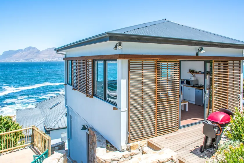 Modern Beach Apartment - Image 1