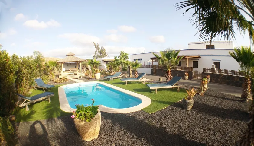Villa 150m2 wifi fibre piscine BBQ parking - Image 1