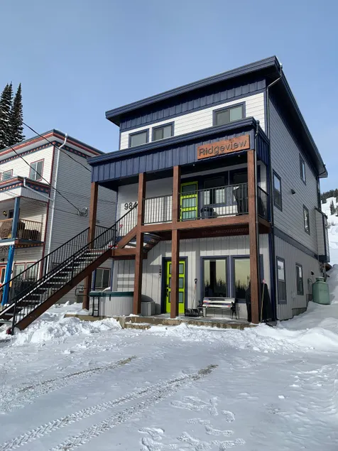 Executive Mountain Retreat - Image 1