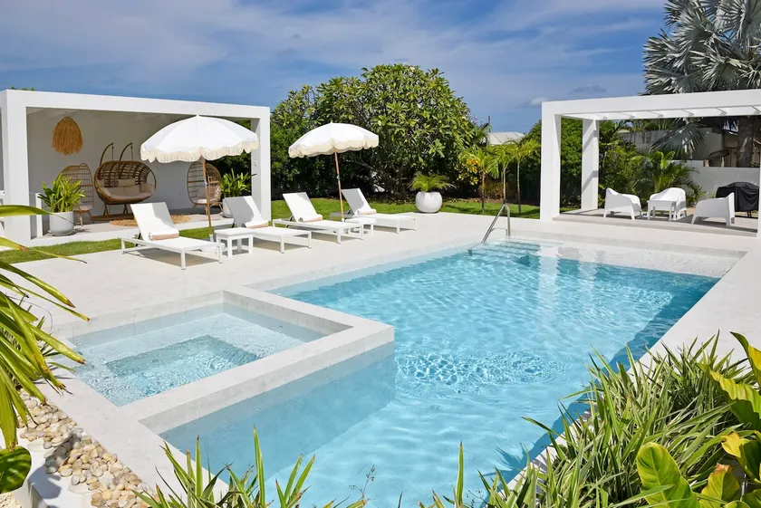 5 Bed 4 Bath Villa Pool, Jacuzzi 4 min Crane Beach - Image 1