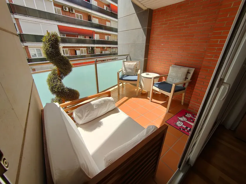 2 Rooms, 2 bathrooms, parking, unbeatable center - Image 1