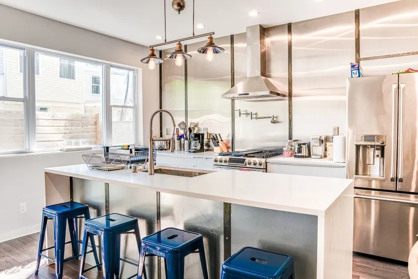 Modern, Chef's Kitchen, Dachterrasse, Spa-ähnliche Badezimmer - Image 1