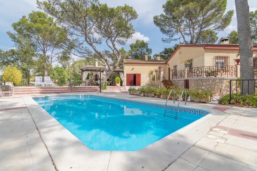 Private Pool and Amplitude - Image 1