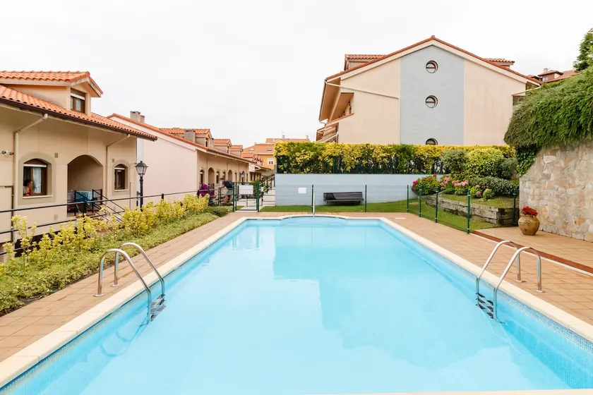 Delicious beachfront apartment at Comillas - Image 1