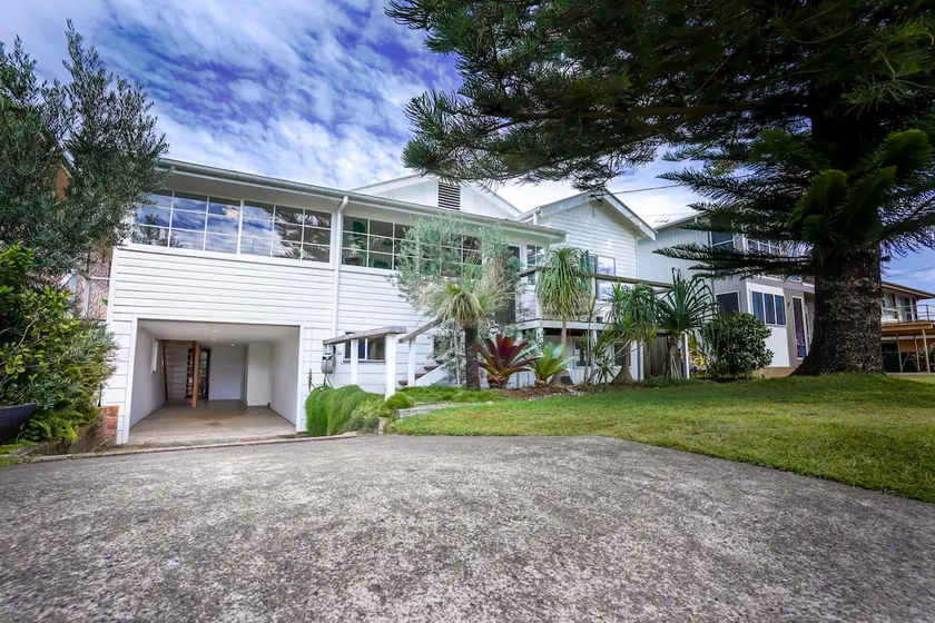 The Pines- Charming Bellingen 1930s Beach House - Image 1