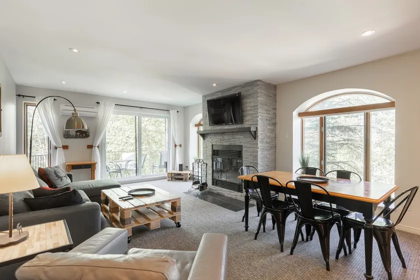 Walk to the Village! Location! 1100 sqft Renovated - Image 1