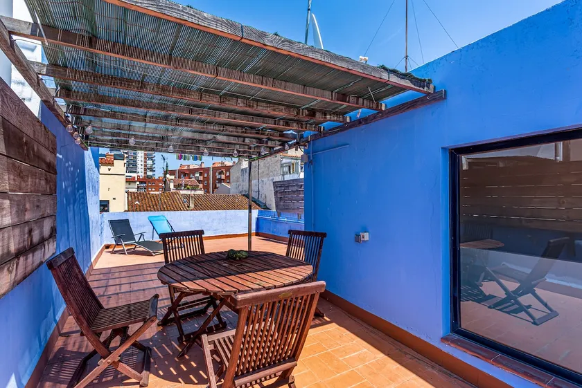 Stylish apartment, 5 minutes from the beach and 35 minutes from Barcelona - Image 1