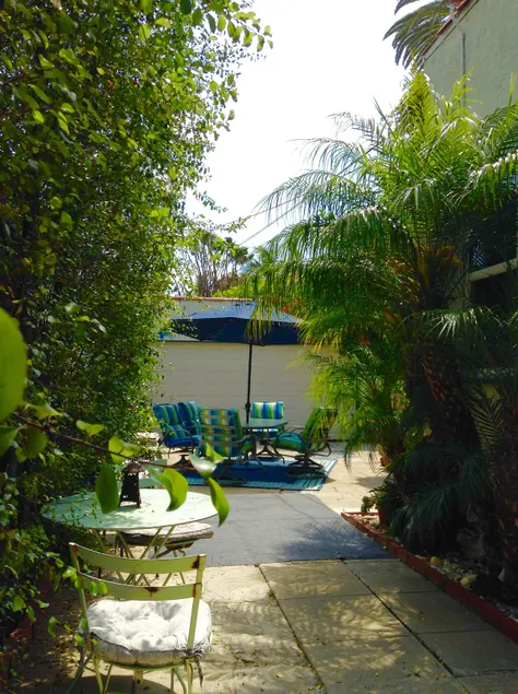 Clean Oasis/Private Pool/COUPLE OR SINGLE FAM ONLY - Image 1