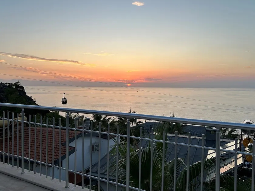 Alanya Centre Sea View Roof Terrace Beach location - Image 1