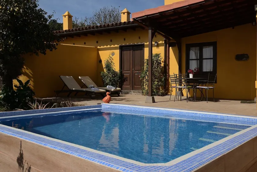 Private Villa for Adults with swimming pool and BBQ - Image 1